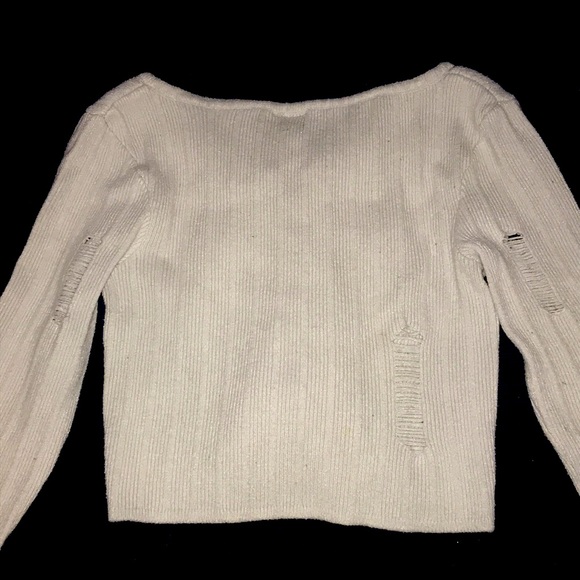 White knitted crop top with rips in it - Picture 5 of 6